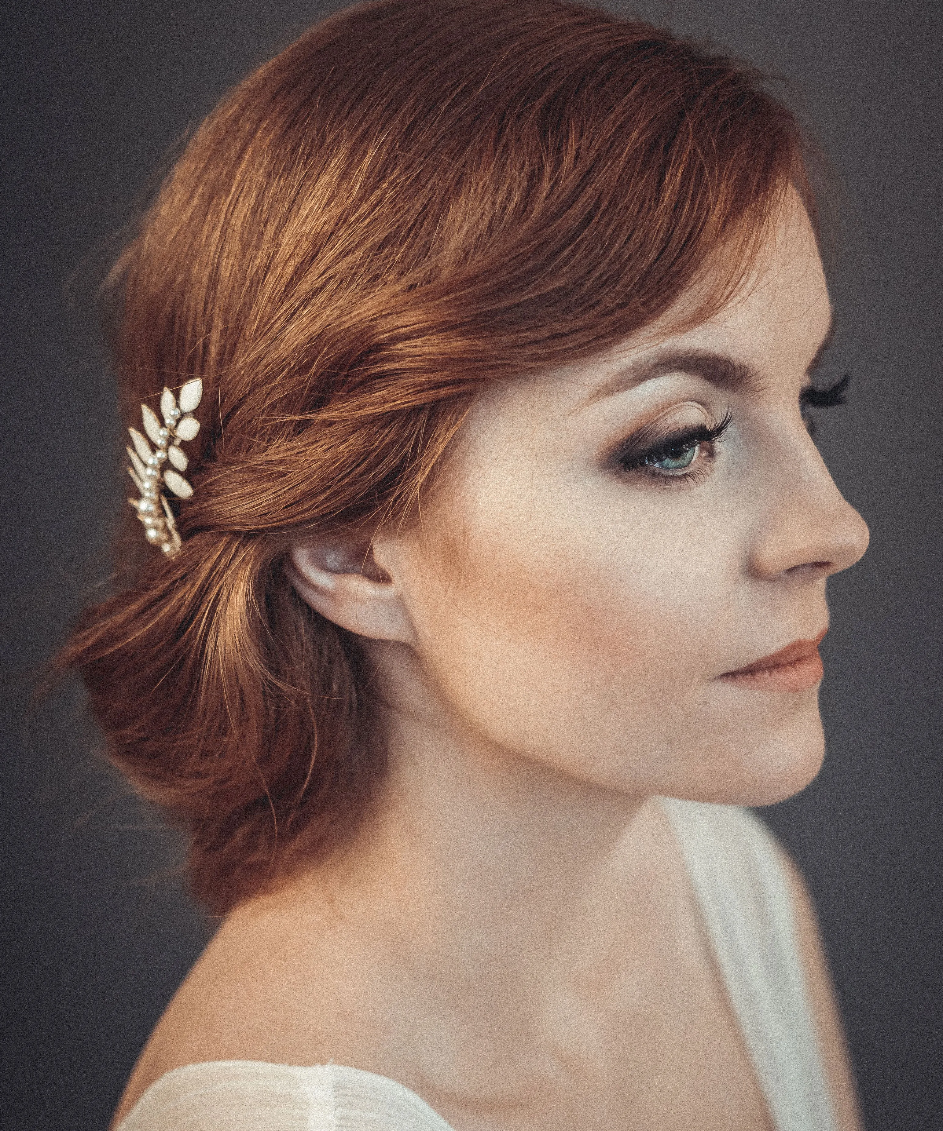 Enameled leaf hair comb with pearls - Juno