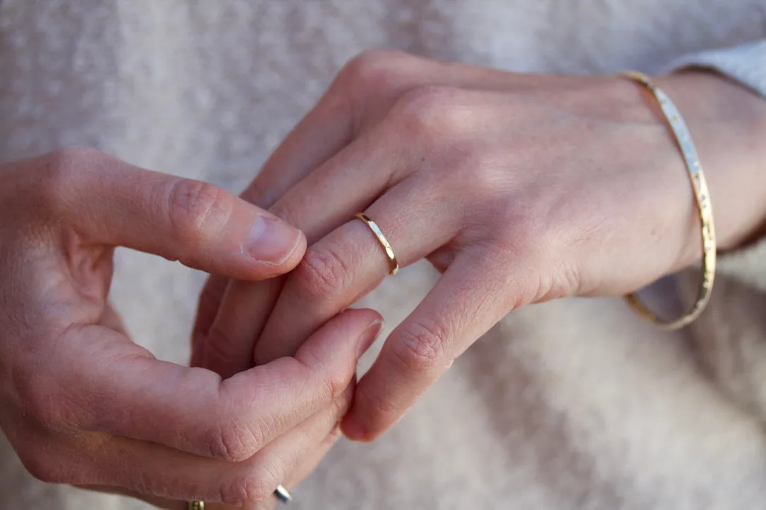 Skinny Faceted Hammered Band