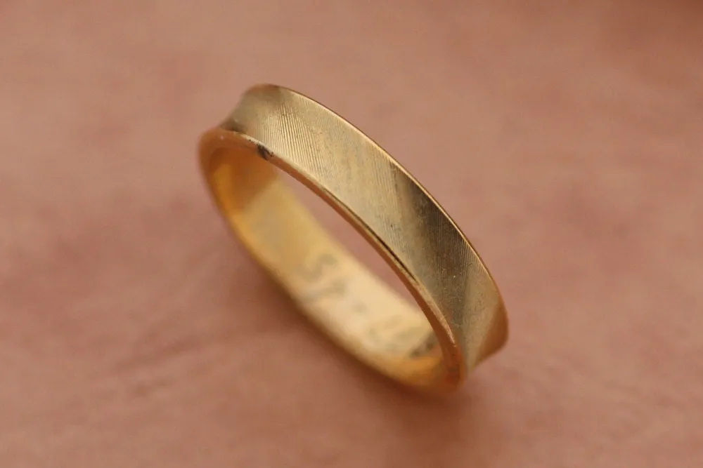 Textured Wedding Gold ring